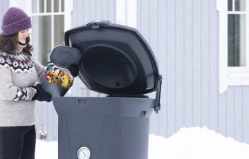 PADOMI KOMPOSTĒŠANAI ZIEMĀ!